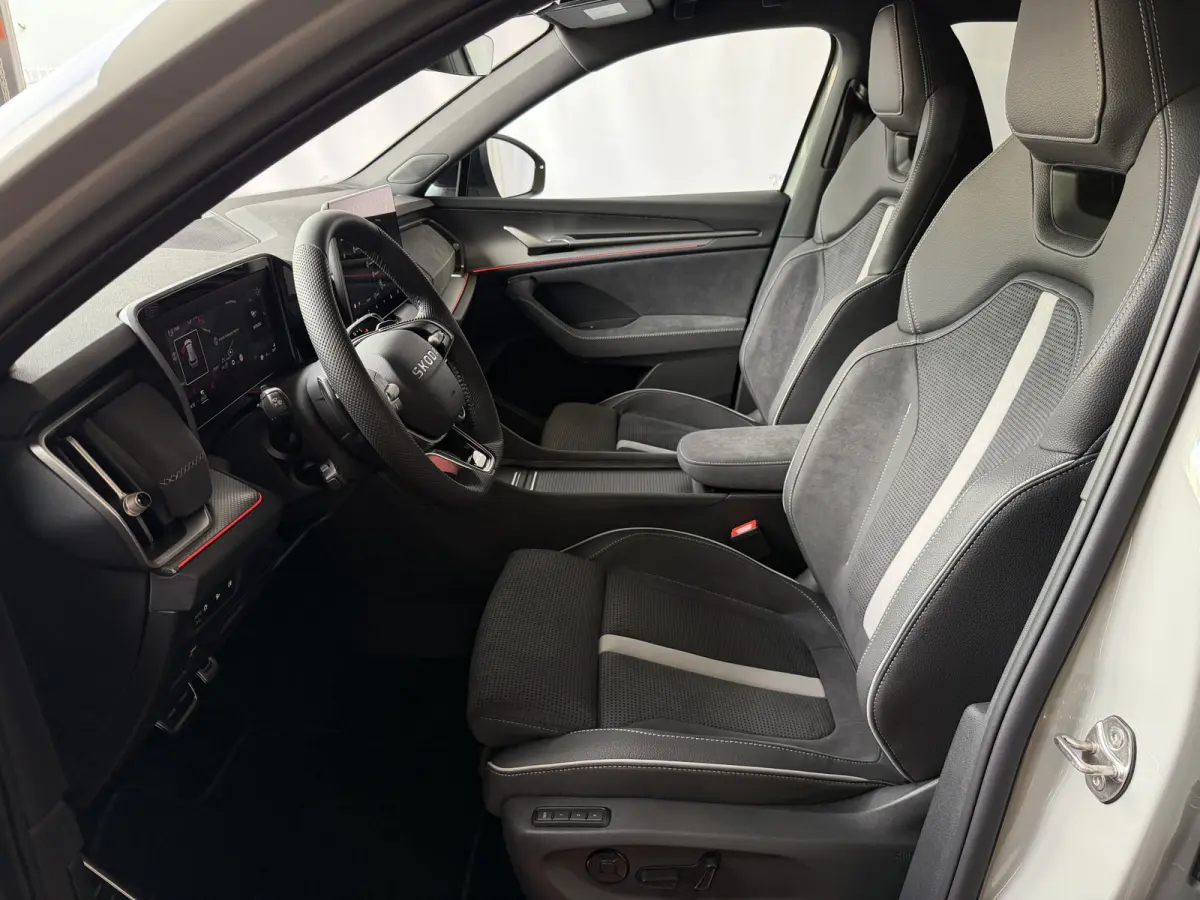 Sportline iV NIEUW uit voorraad (PHEV 120KM) DSG | Panorama | Trekhaak | Matrix LED | 20" Rila | Memory | ACC | Camera | Virtual Cockpit. plug in hybrid