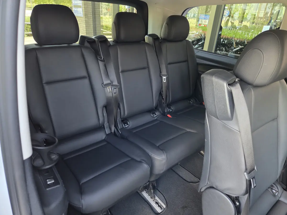PRO L2 8-Persoons Airco L & R Schuifdeur Command Navigatie Zwart leder
