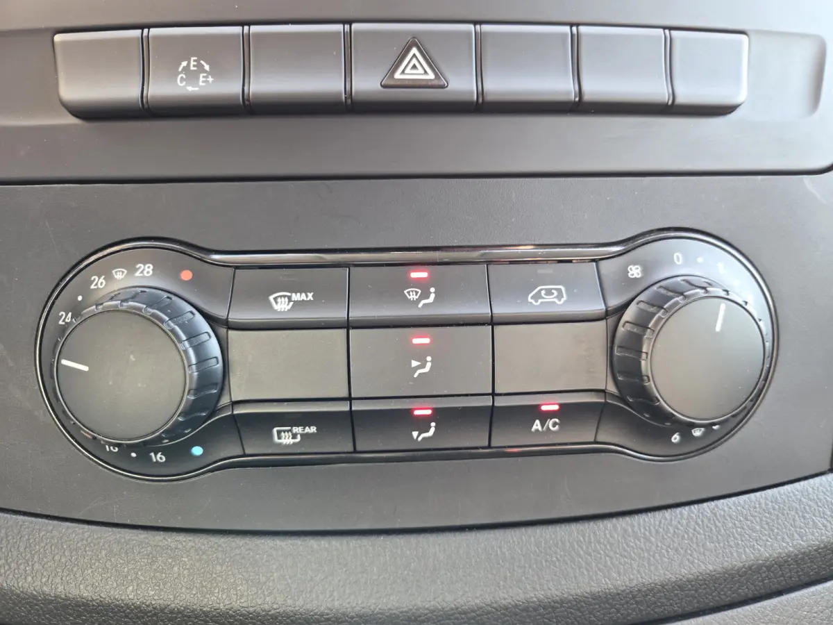 PRO L2 8-Persoons Airco L & R Schuifdeur Command Navigatie Zwart leder