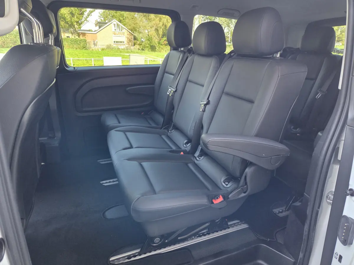 PRO L2 8-Persoons Airco L & R Schuifdeur Command Navigatie Zwart leder