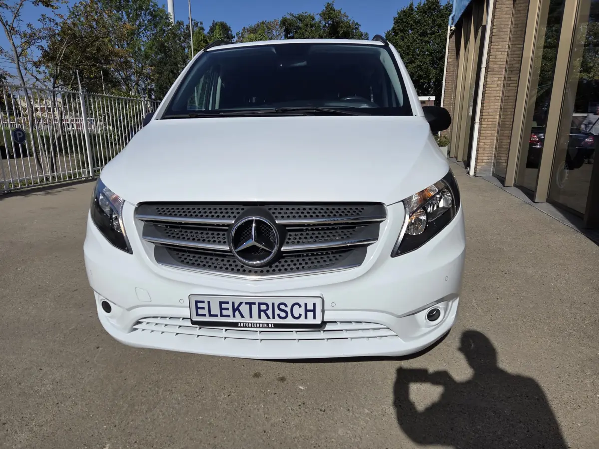PRO L2 8-Persoons Airco L & R Schuifdeur Command Navigatie Zwart leder