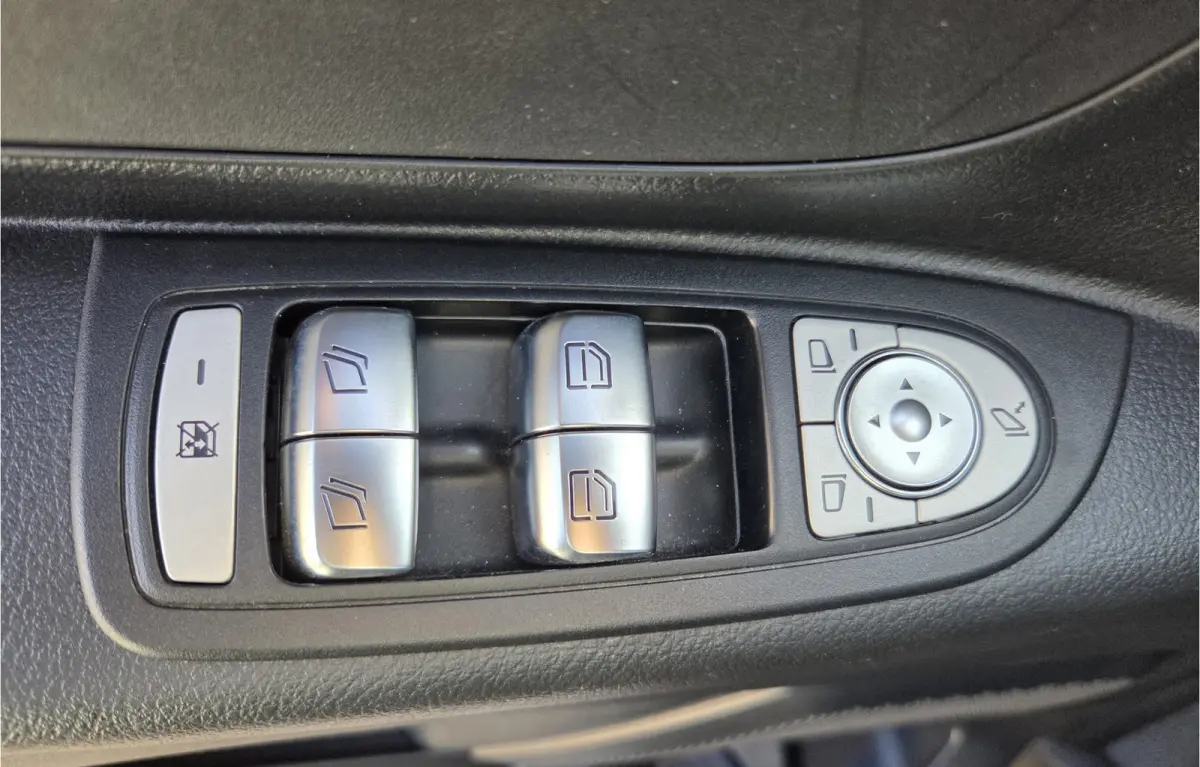 PRO L2 8-Persoons Airco L & R Schuifdeur Command Navigatie Zwart leder