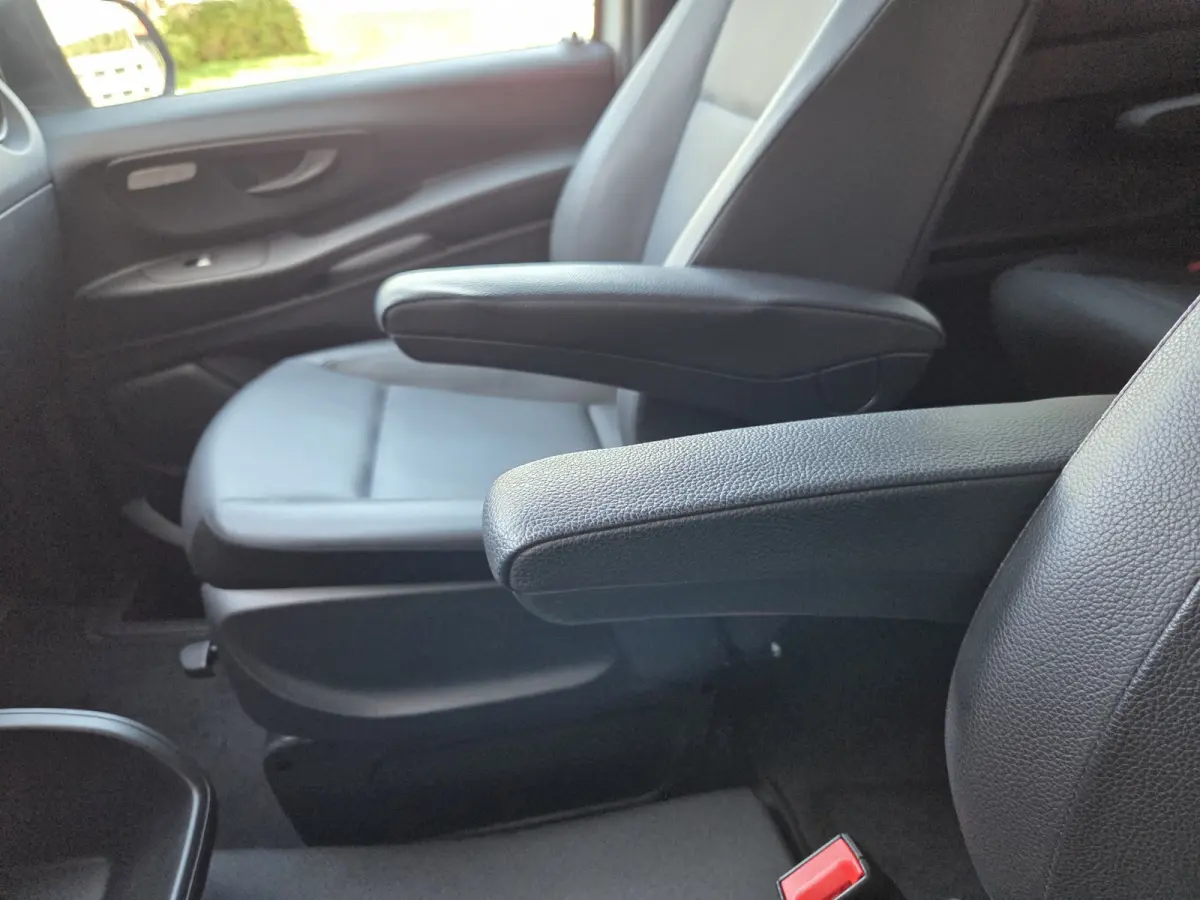 PRO L2 8-Persoons Airco L & R Schuifdeur Command Navigatie Zwart leder