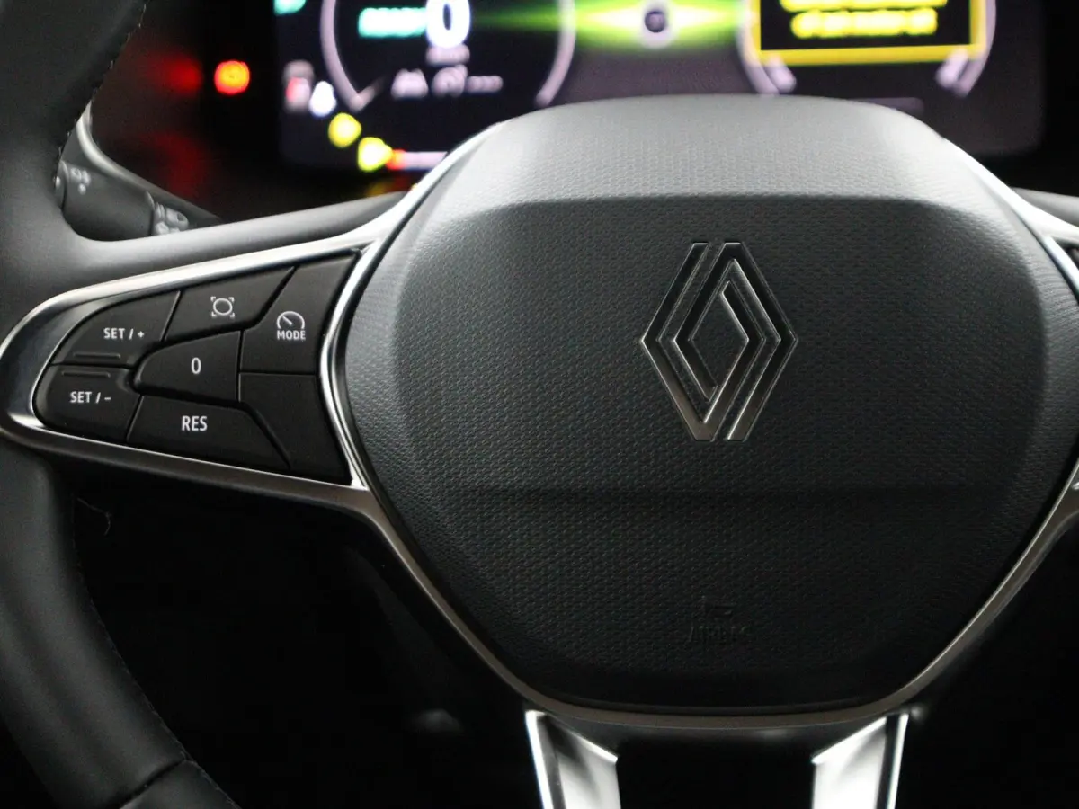 evolution full hybrid E-Tech 160 | pack navigation & comfort |