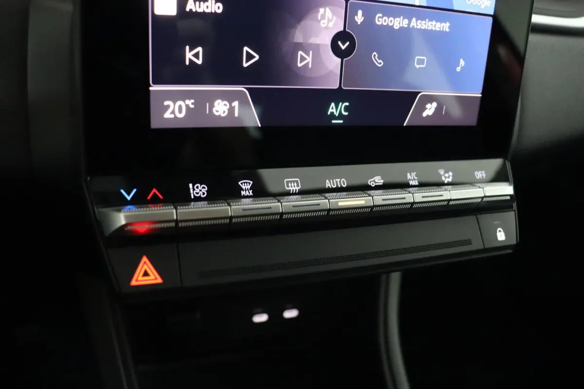 evolution full hybrid E-Tech 160 | pack navigation & comfort |