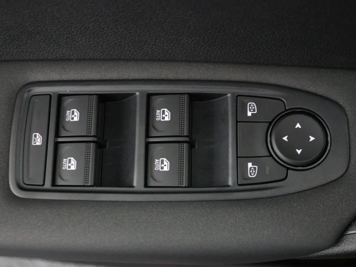 evolution full hybrid E-Tech 160 | pack navigation & comfort |