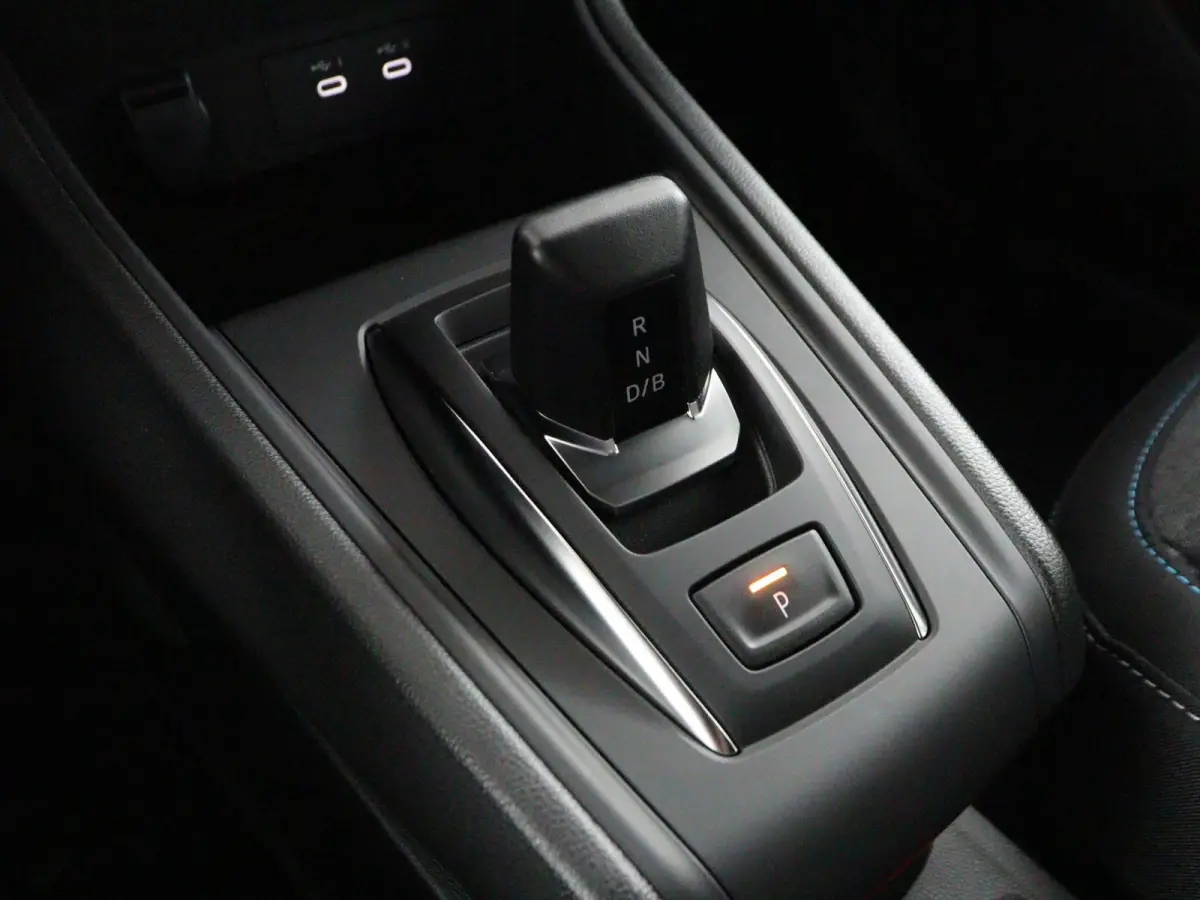 evolution full hybrid E-Tech 160 | pack navigation & comfort |