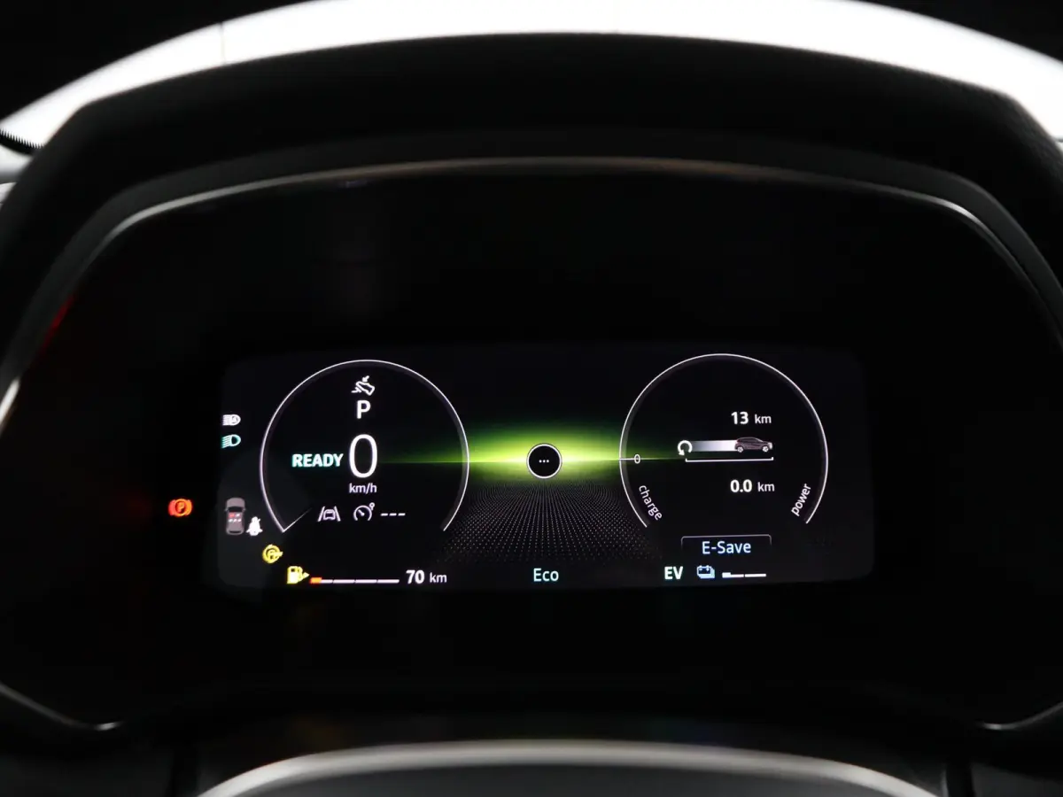 evolution full hybrid E-Tech 160 | pack navigation & comfort |