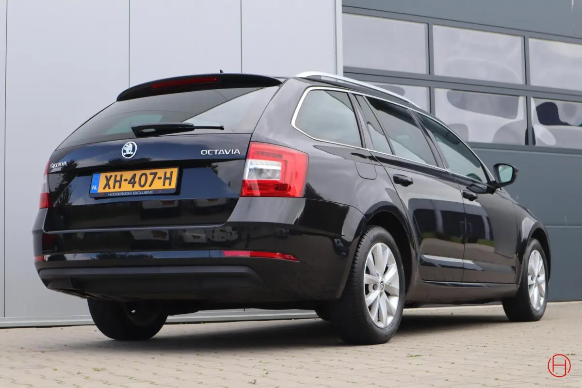 1.0 TSI / Clima / Cruise / PDC / Stoelverwarming / CarPlay