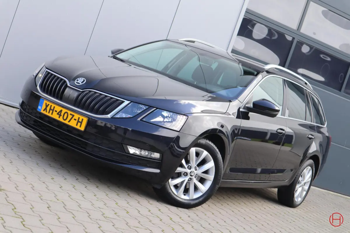 1.0 TSI / Clima / Cruise / PDC / Stoelverwarming / CarPlay