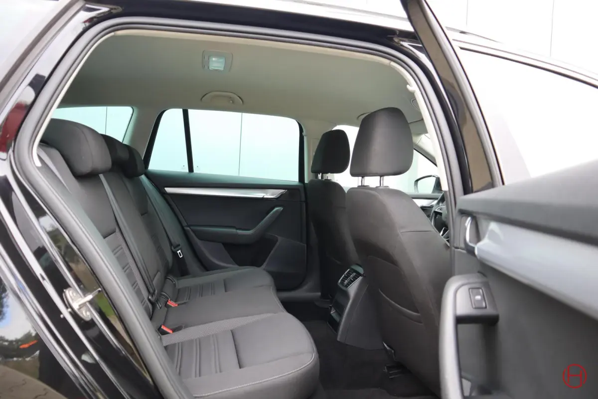 1.0 TSI / Clima / Cruise / PDC / Stoelverwarming / CarPlay