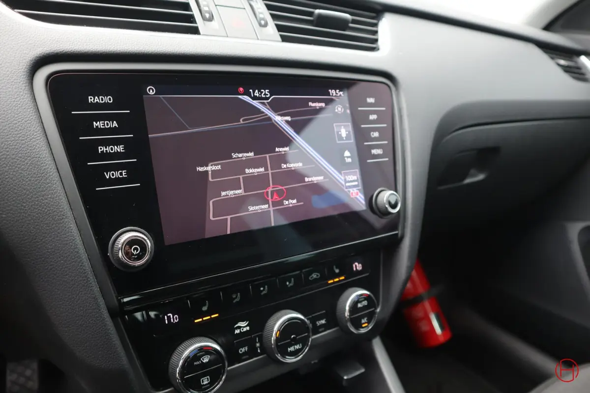 1.0 TSI / Clima / Cruise / PDC / Stoelverwarming / CarPlay