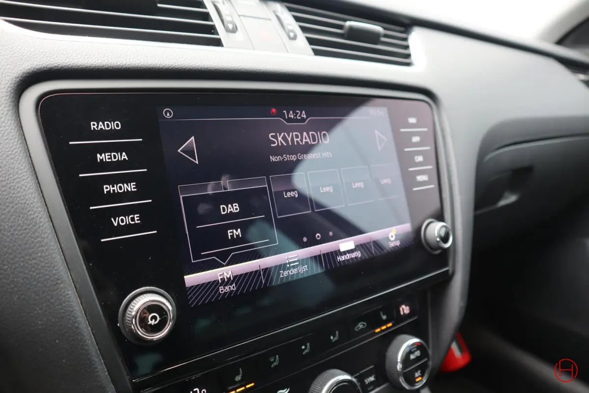 1.0 TSI / Clima / Cruise / PDC / Stoelverwarming / CarPlay