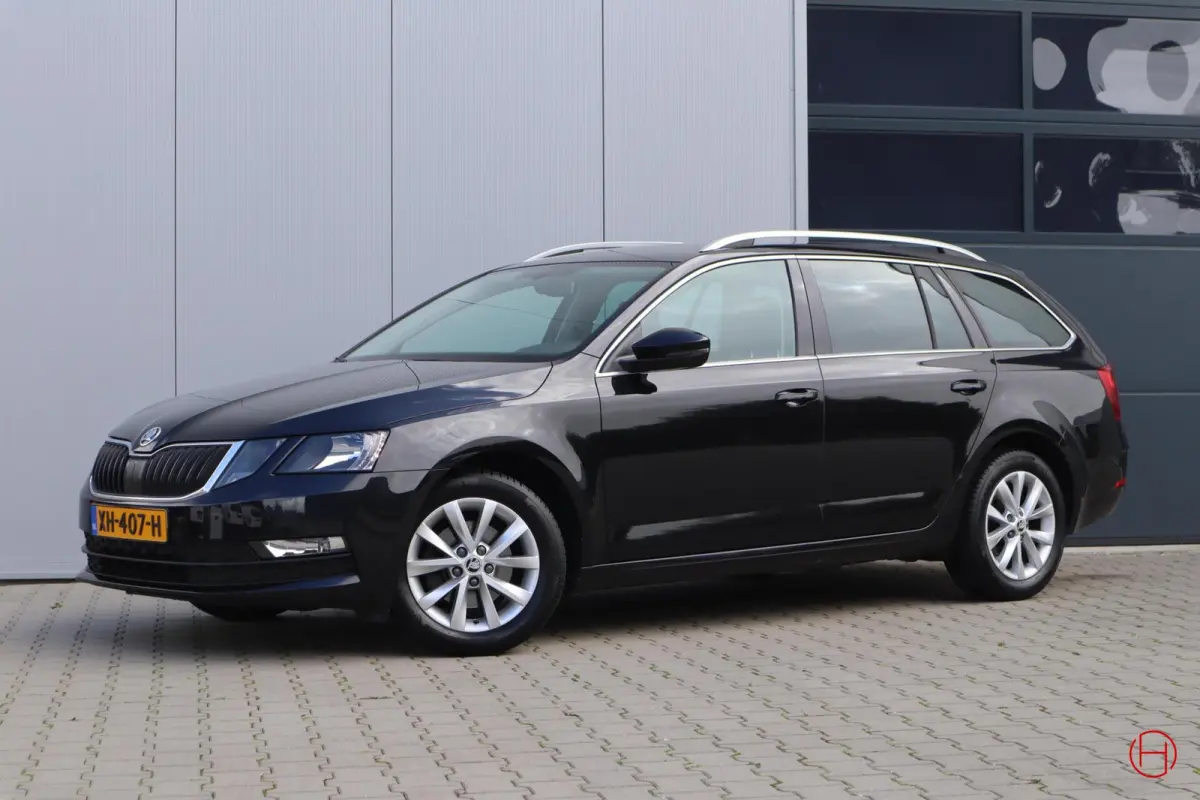 1.0 TSI / Clima / Cruise / PDC / Stoelverwarming / CarPlay