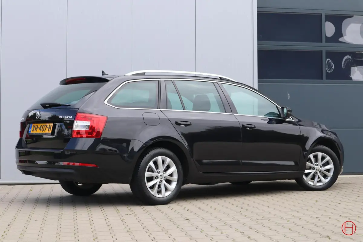 1.0 TSI / Clima / Cruise / PDC / Stoelverwarming / CarPlay