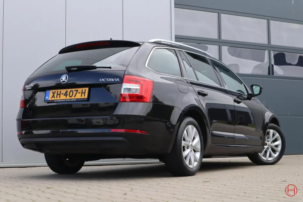 1.0 TSI / Clima / Cruise / PDC / Stoelverwarming / CarPlay