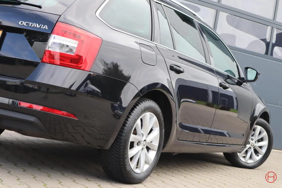 1.0 TSI / Clima / Cruise / PDC / Stoelverwarming / CarPlay