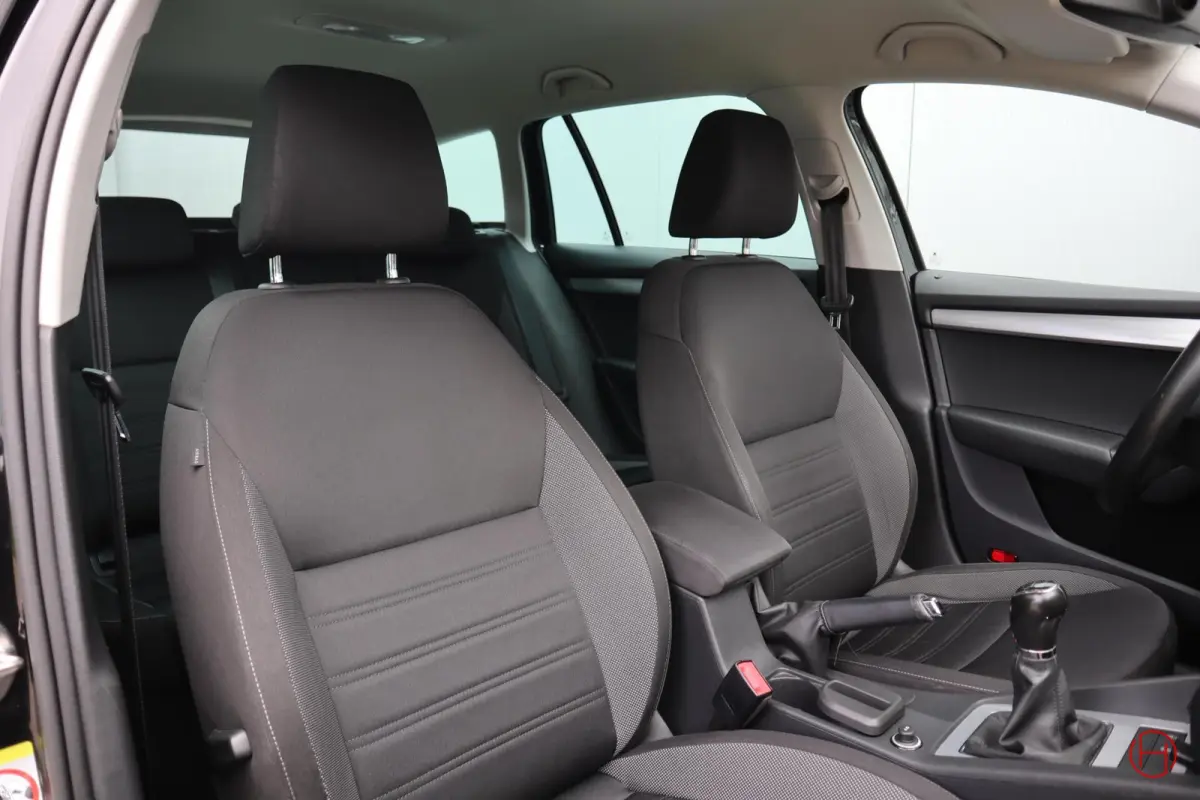 1.0 TSI / Clima / Cruise / PDC / Stoelverwarming / CarPlay