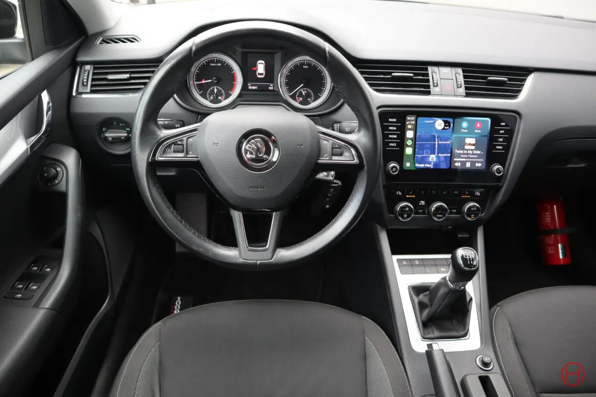 1.0 TSI / Clima / Cruise / PDC / Stoelverwarming / CarPlay