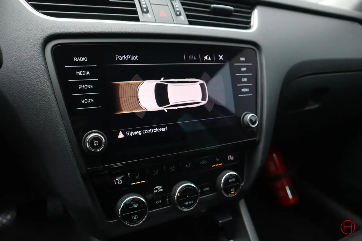 1.0 TSI / Clima / Cruise / PDC / Stoelverwarming / CarPlay