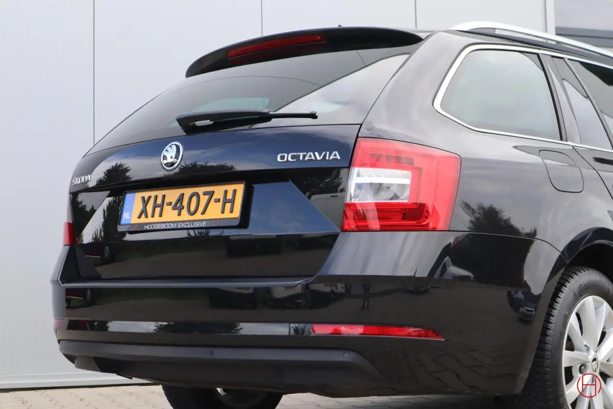 1.0 TSI / Clima / Cruise / PDC / Stoelverwarming / CarPlay