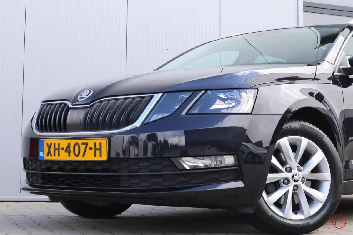 1.0 TSI / Clima / Cruise / PDC / Stoelverwarming / CarPlay