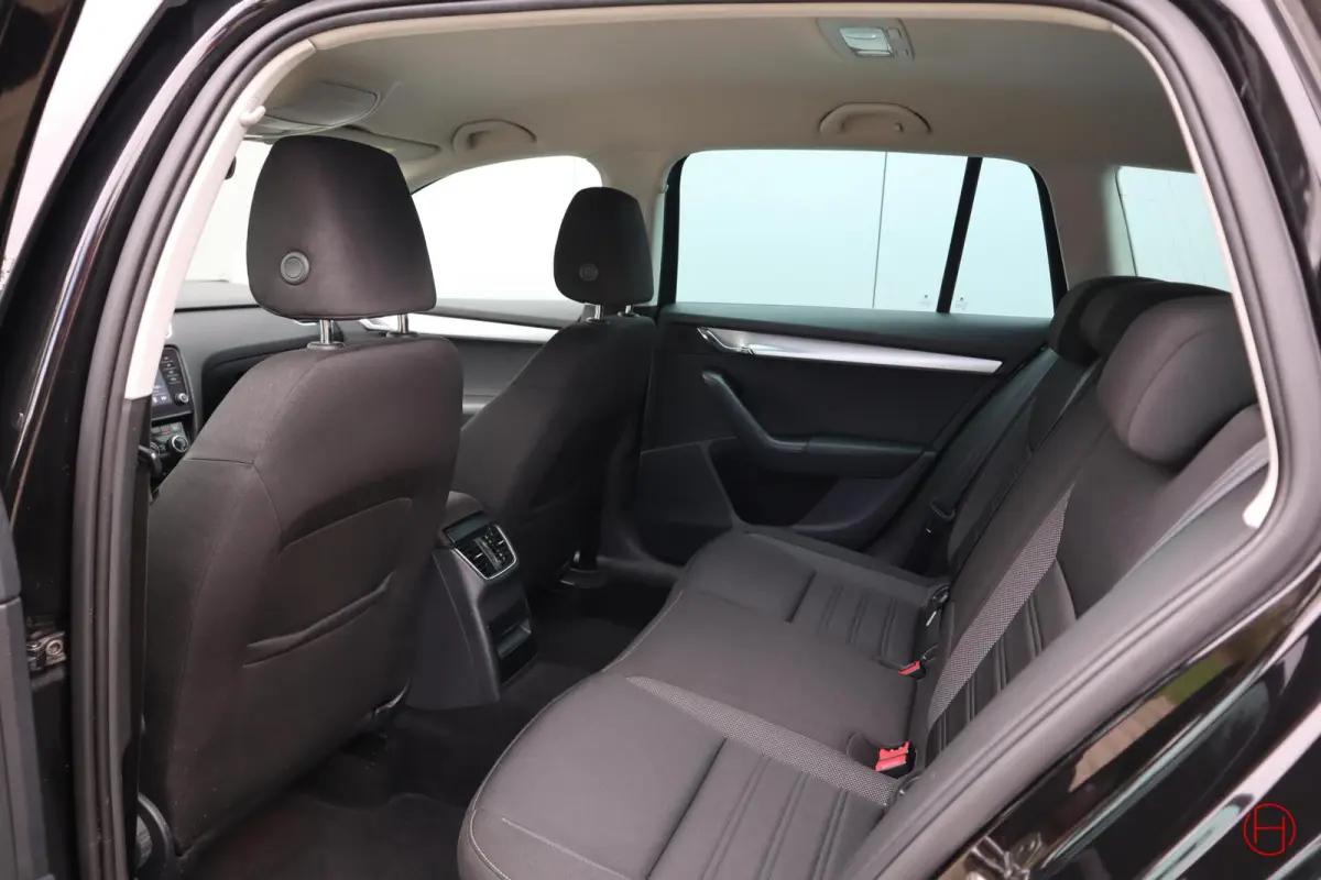 1.0 TSI / Clima / Cruise / PDC / Stoelverwarming / CarPlay