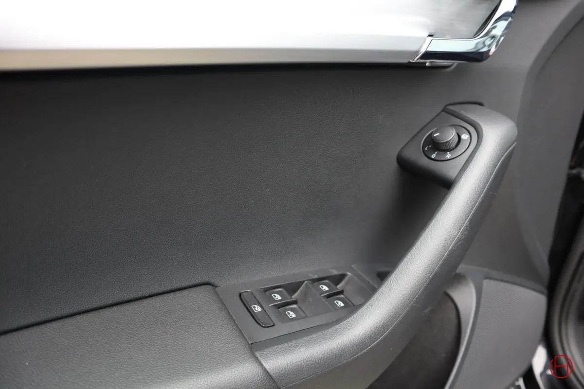 1.0 TSI / Clima / Cruise / PDC / Stoelverwarming / CarPlay