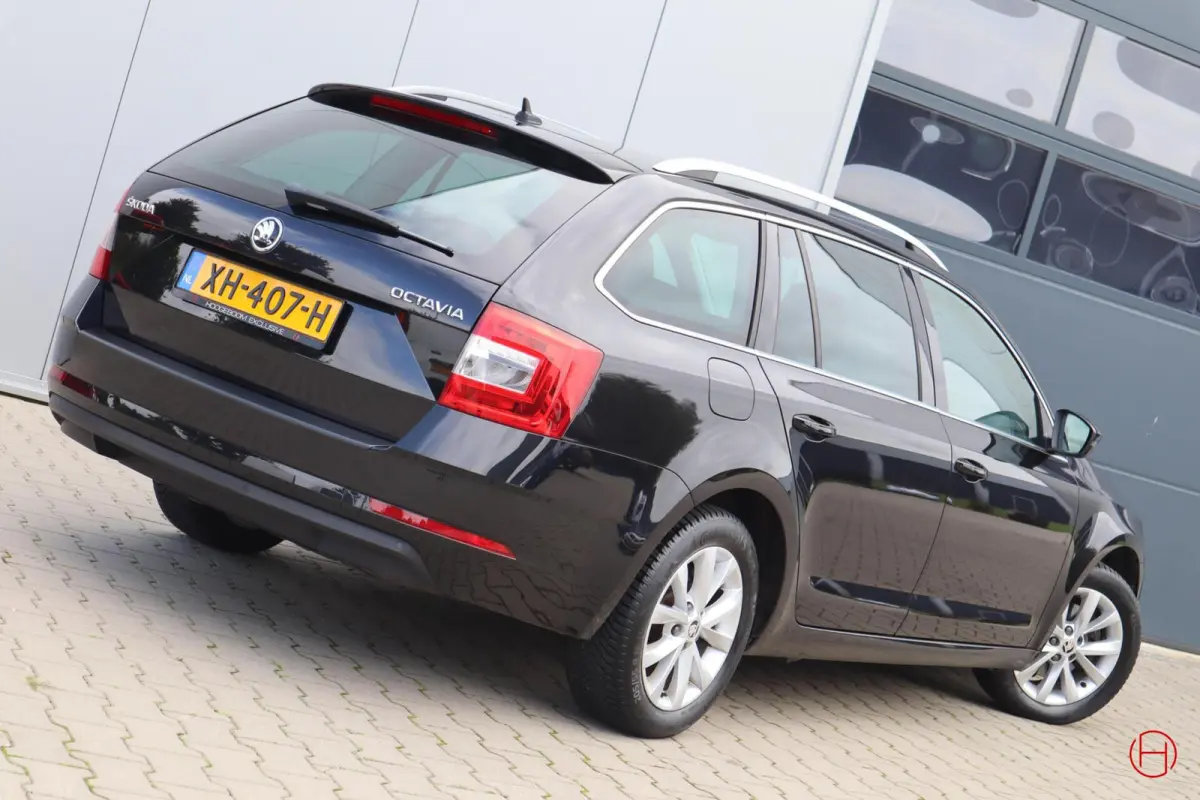 1.0 TSI / Clima / Cruise / PDC / Stoelverwarming / CarPlay
