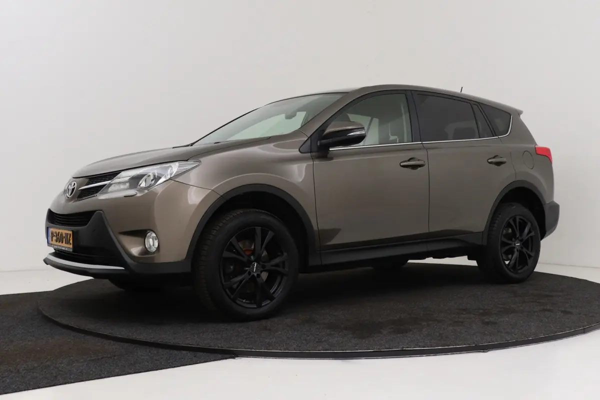 2.0 Style 4WD | Trekhaak | Keyless | Stoelverwarming | Camera | Navigatie | Leer |
