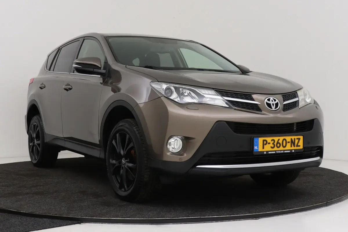 2.0 Style 4WD | Trekhaak | Keyless | Stoelverwarming | Camera | Navigatie | Leer |