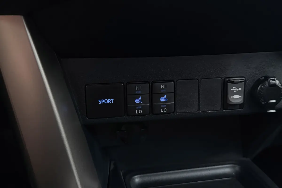 2.0 Style 4WD | Trekhaak | Keyless | Stoelverwarming | Camera | Navigatie | Leer |