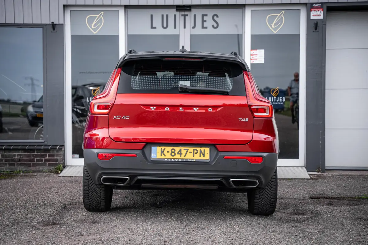 T4 2.0 190pk R-Design Trekhaak|Camera|ACC|Carplay|Dealeronderhouden