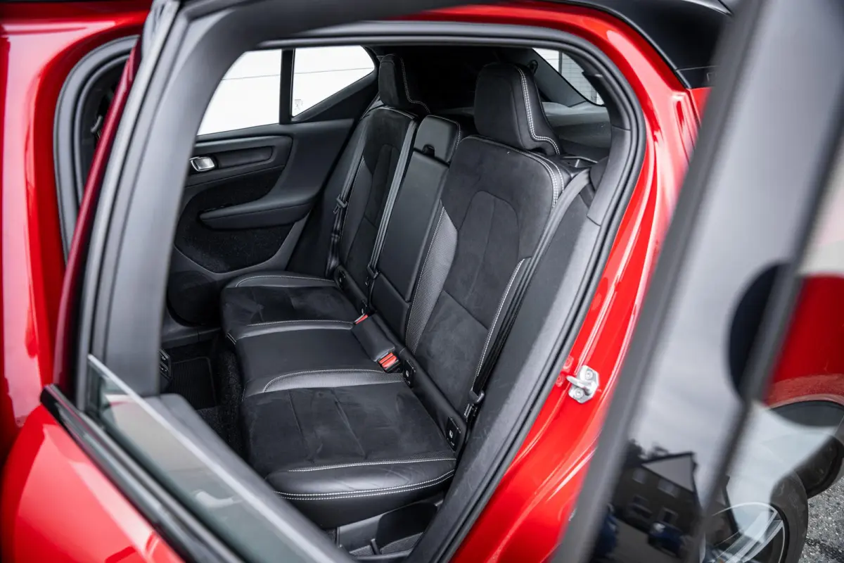 T4 2.0 190pk R-Design Trekhaak|Camera|ACC|Carplay|Dealeronderhouden