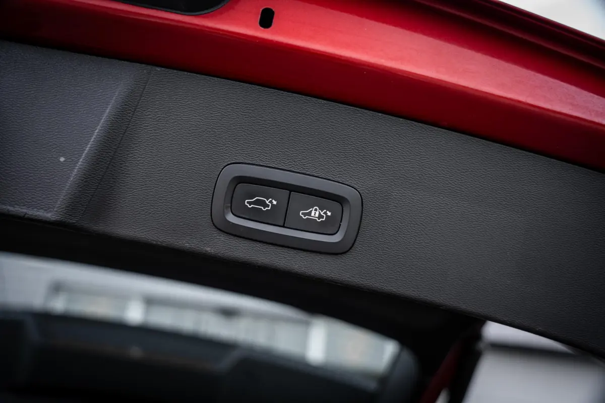 T4 2.0 190pk R-Design Trekhaak|Camera|ACC|Carplay|Dealeronderhouden