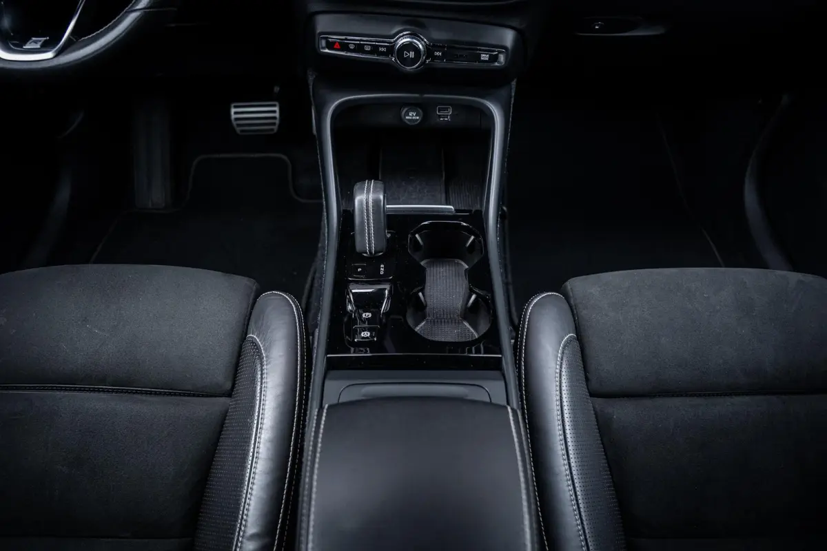 T4 2.0 190pk R-Design Trekhaak|Camera|ACC|Carplay|Dealeronderhouden