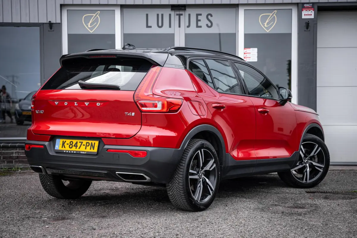 T4 2.0 190pk R-Design Trekhaak|Camera|ACC|Carplay|Dealeronderhouden