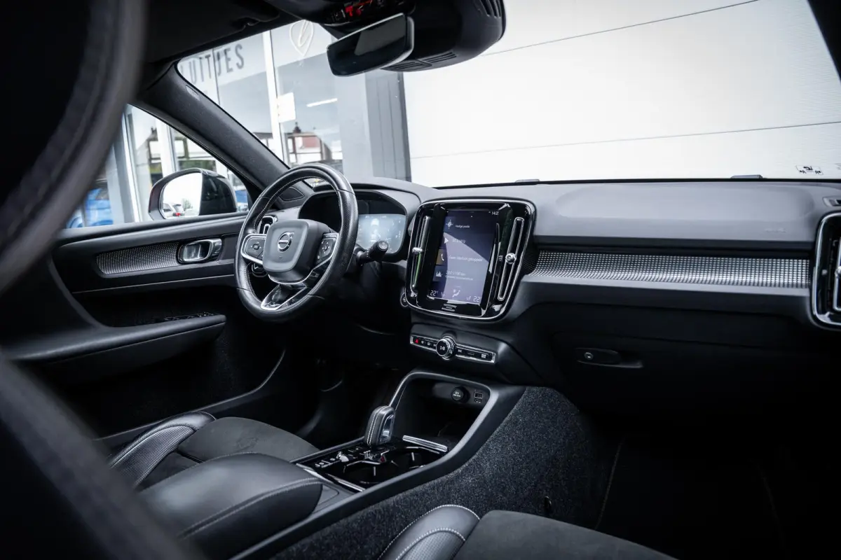 T4 2.0 190pk R-Design Trekhaak|Camera|ACC|Carplay|Dealeronderhouden