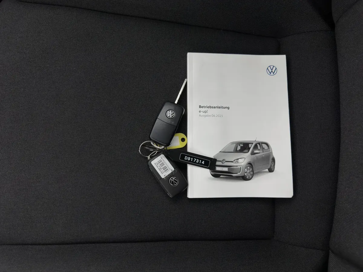 {SoH-85%} e-up! Aut.*HEATED-COMFORTSEATS | CCS-FASTLOADER | RADIO | ECC | CARBON-INLAY | DAB *