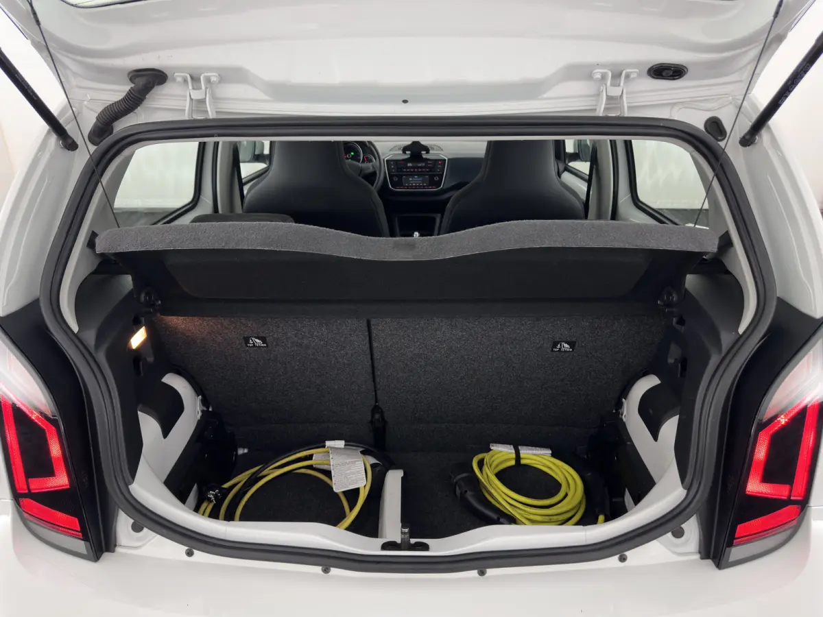 {SoH-85%} e-up! Aut.*HEATED-COMFORTSEATS | CCS-FASTLOADER | RADIO | ECC | CARBON-INLAY | DAB *