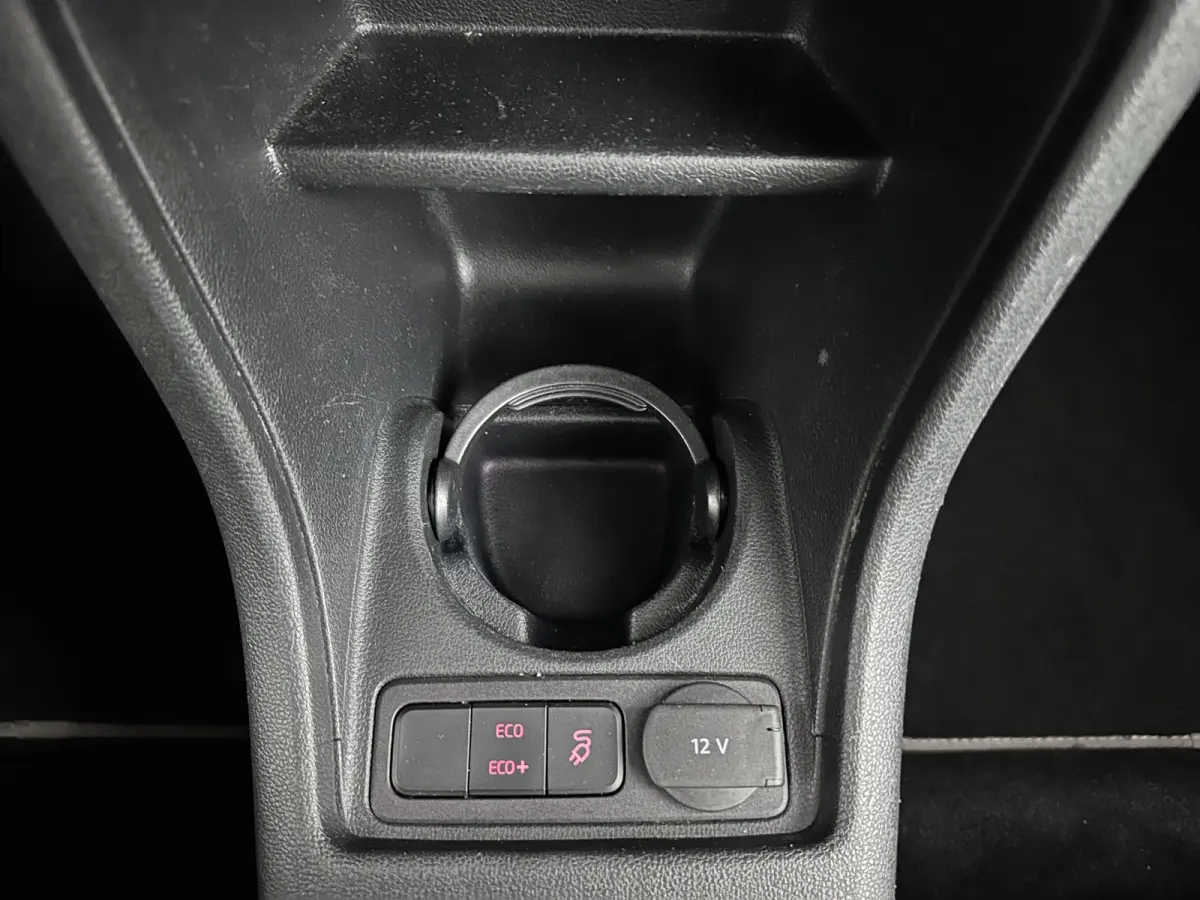 {SoH-85%} e-up! Aut.*HEATED-COMFORTSEATS | CCS-FASTLOADER | RADIO | ECC | CARBON-INLAY | DAB *