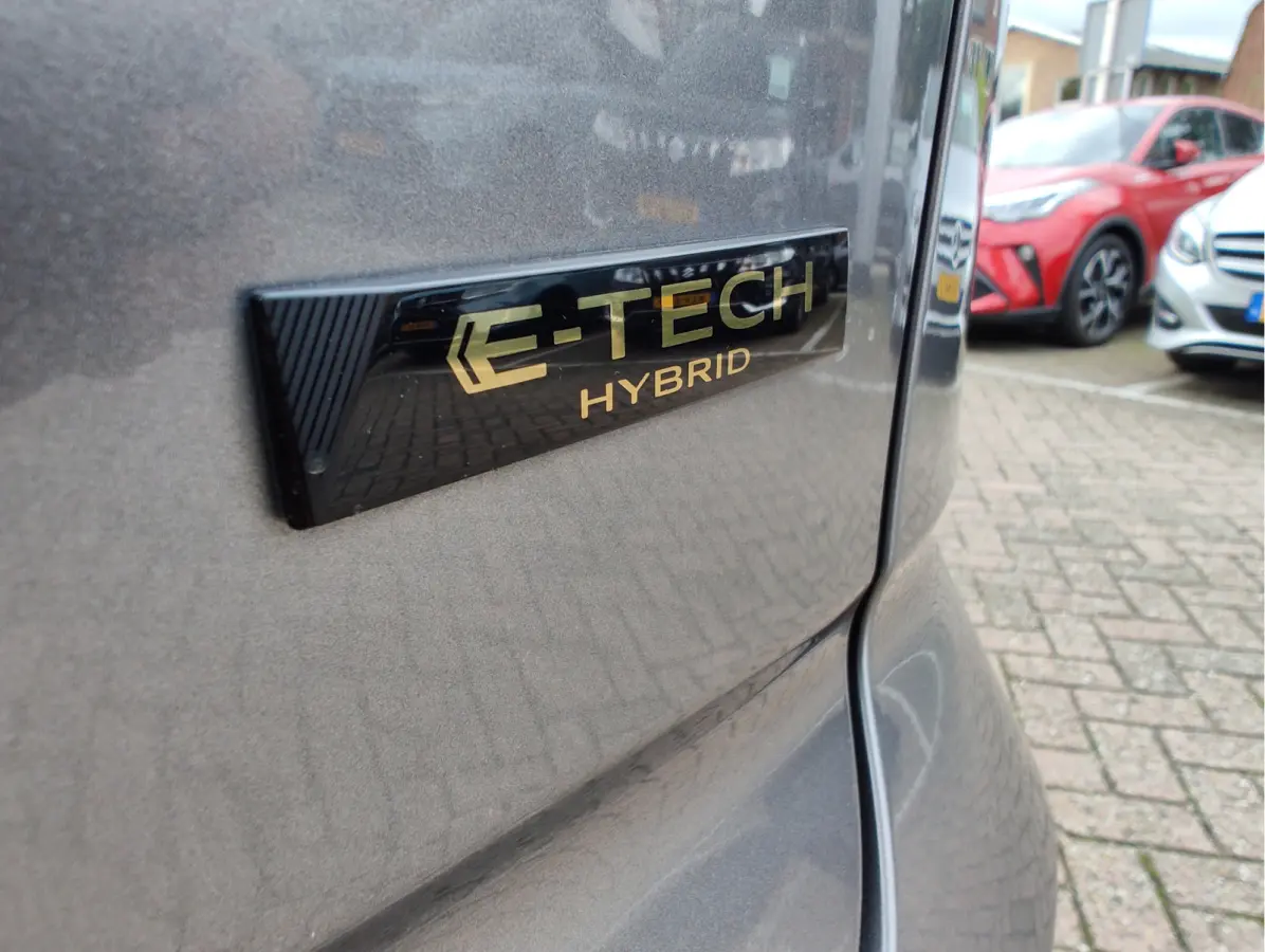 1.2 E-TECH FULL HYBRID ICONIC AUTOMAAT Stuurverwarming | 360 Camera | Keyless