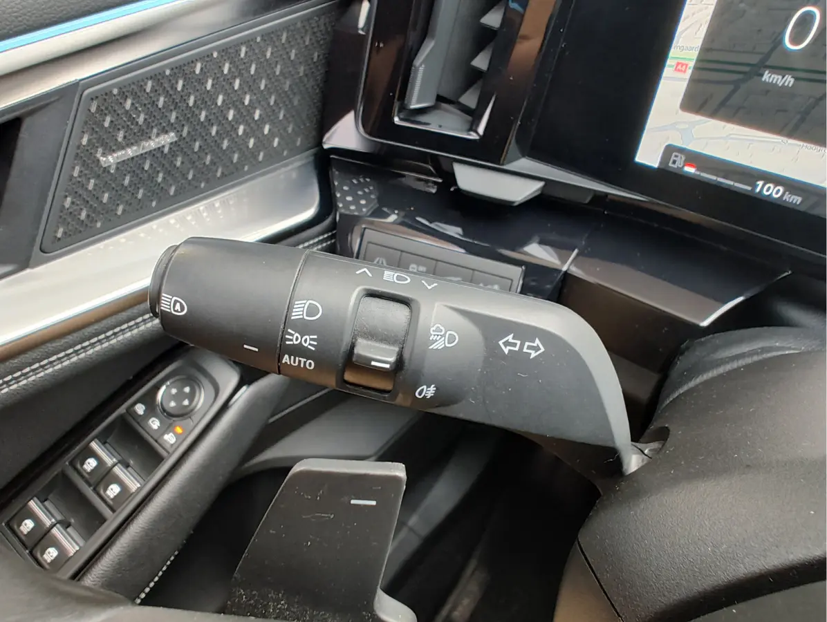 1.2 E-TECH FULL HYBRID ICONIC AUTOMAAT Stuurverwarming | 360 Camera | Keyless