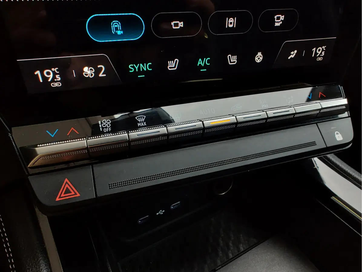 1.2 E-TECH FULL HYBRID ICONIC AUTOMAAT Stuurverwarming | 360 Camera | Keyless