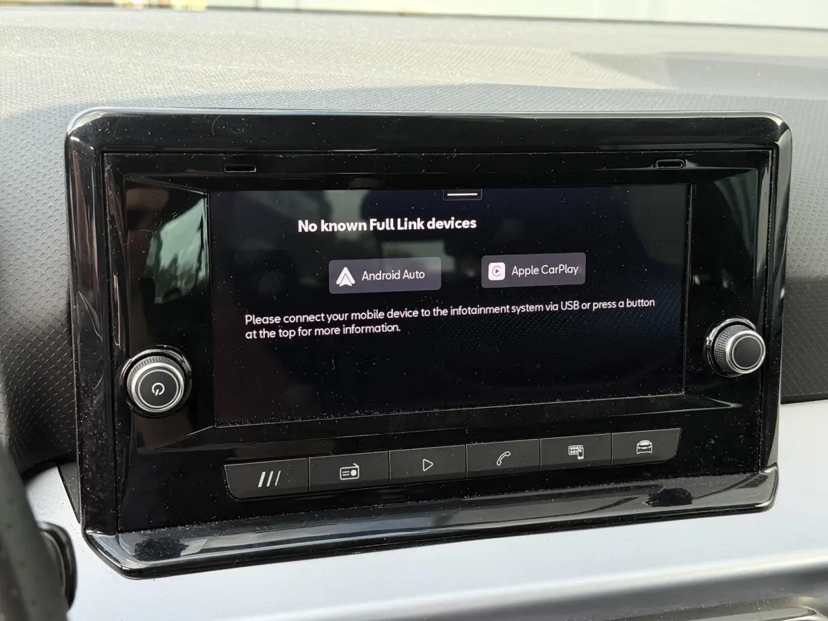 1.0 EcoTSI FR Business Connect 17"/Virtual cockpit/Climate/PDC/LED/Apple Carplay & Android Auto