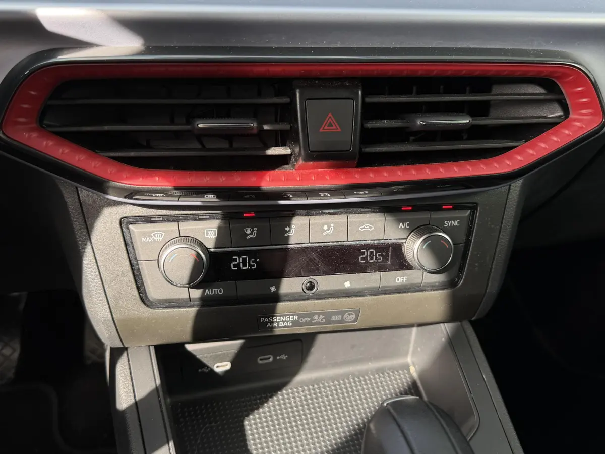 1.0 EcoTSI FR Business Connect 17"/Virtual cockpit/Climate/PDC/LED/Apple Carplay & Android Auto