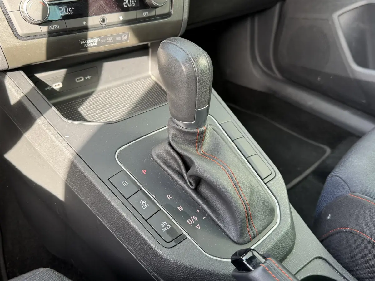 1.0 EcoTSI FR Business Connect 17"/Virtual cockpit/Climate/PDC/LED/Apple Carplay & Android Auto