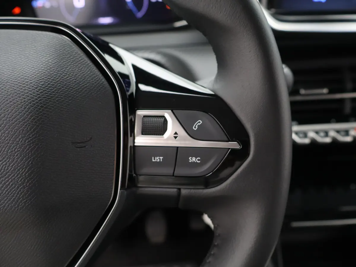 1.2 PureTech 100 Allure | Navi | Cruise | Clima | PDC V+A | Carplay | 16" LMV |