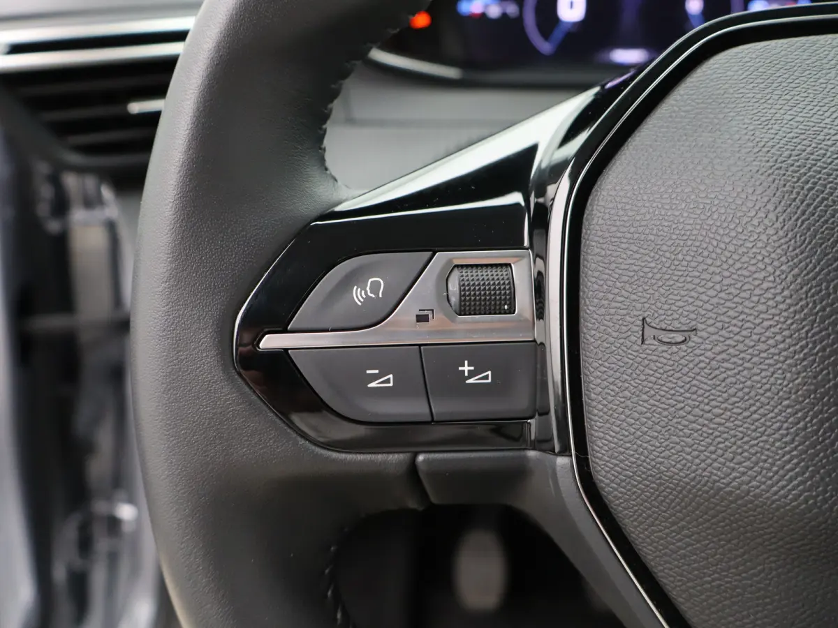1.2 PureTech 100 Allure | Navi | Cruise | Clima | PDC V+A | Carplay | 16" LMV |