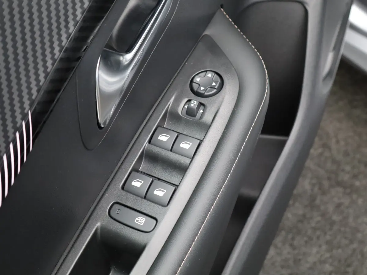 1.2 PureTech 100 Allure | Navi | Cruise | Clima | PDC V+A | Carplay | 16" LMV |